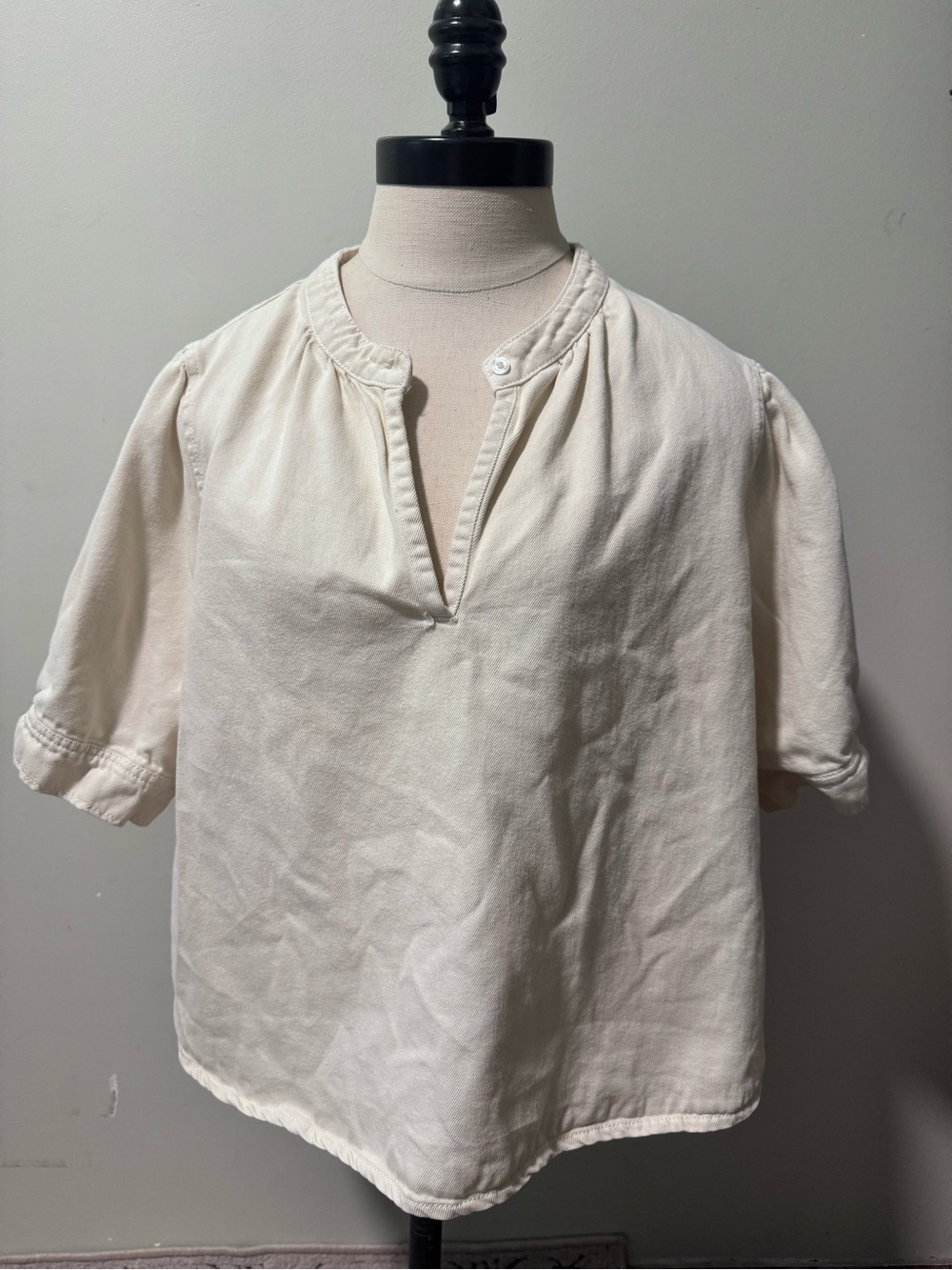 Velvet Heart Cream Short-Sleeve Split-Neck Top